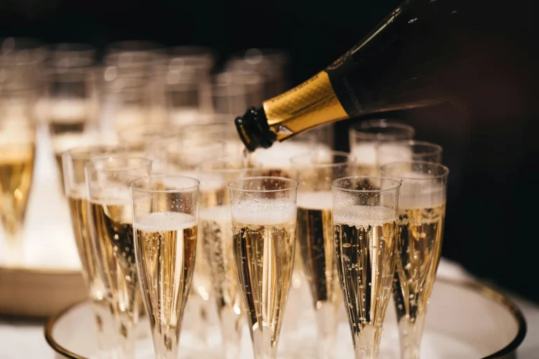 Champagne, Cava y Corpinnat: diferencias entre los grandes espumosos